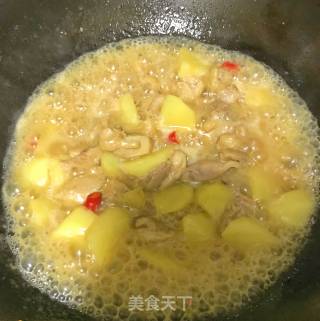 土豆松茸炒鸡腿肉的做法步骤：8