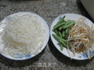 梅豆绿豆芽炒米粉的做法步骤：1