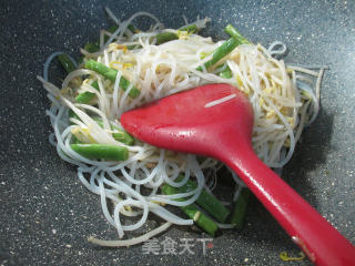 梅豆绿豆芽炒米粉的做法步骤：4