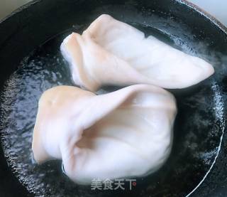 卤猪耳的做法步骤：1