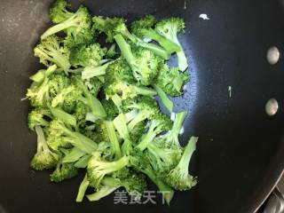 清炒西兰花的做法步骤：5