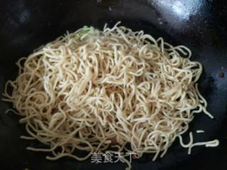 白菜香菇炒热干面的做法步骤：10