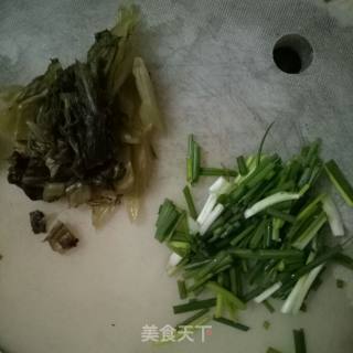 家常干猪皮炒肉的做法步骤：2