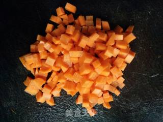 红萝卜炒干小河虾的做法步骤：2