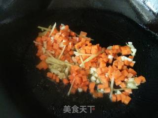 红萝卜炒干小河虾的做法步骤：7