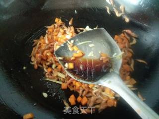 红萝卜炒干小河虾的做法步骤：9