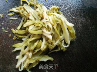 榨菜炒毛豆的做法步骤：2