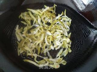 榨菜炒毛豆的做法步骤：5