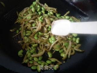 榨菜炒毛豆的做法步骤：7