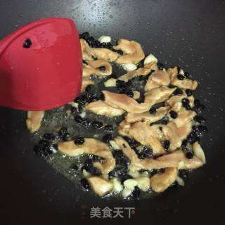 时椒炒鸡肉的做法步骤：4