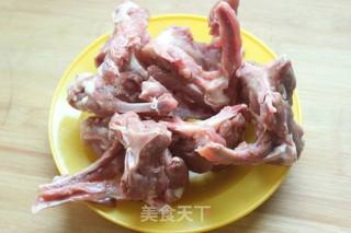 红烧鸭锁骨的做法步骤：1