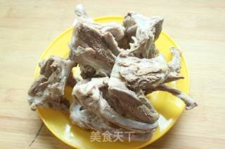 红烧鸭锁骨的做法步骤：2