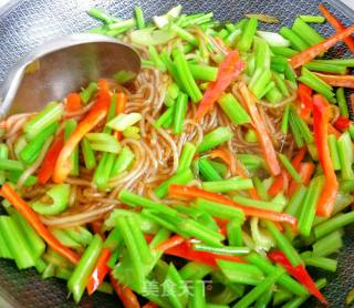 “ 家常菜 ”芹菜炒粉的做法步骤：5