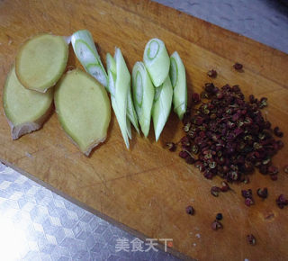花椒炒虾的做法步骤：3