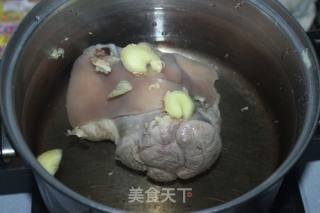 百叶结蹄髈汤的做法步骤：2