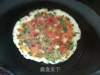 红椒葱花摊鸡蛋的做法步骤：7