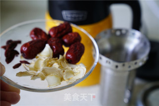 西洋参红枣枸杞茶的做法步骤：2