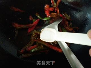 炒红椒片的做法步骤：7