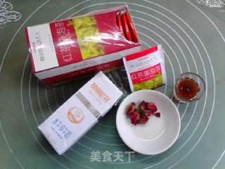 玫瑰奶茶的做法步骤：1