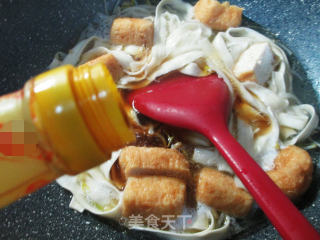 油豆腐绿豆芽刀削面的做法步骤：5
