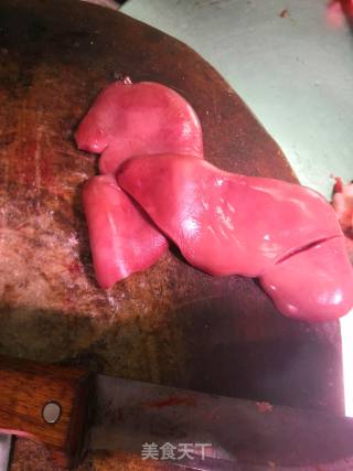 大红椒爆炒腰花的做法步骤：1