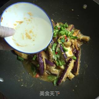 咸蛋黄炒茄子的做法步骤：9