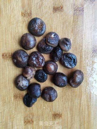 香菇肉丁烧麦的做法步骤：2