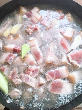 红烧肉的做法步骤：1