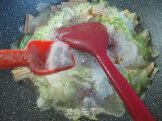 腐竹腊鸭腿煮包心菜的做法步骤：7