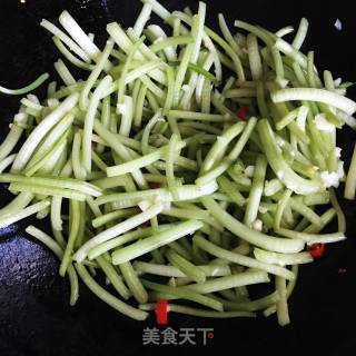 爆炒山芋梗子的做法步骤：4