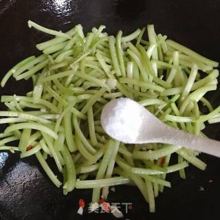 爆炒山芋梗子的做法步骤：5
