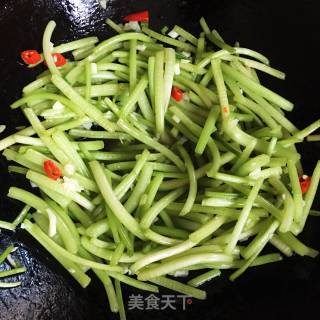 爆炒山芋梗子的做法步骤：6