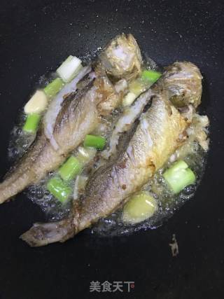 红烧黄花鱼的做法步骤：4