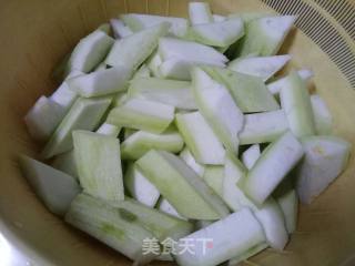 鸡蛋肉片丝瓜蝴蝶粉的做法步骤：2