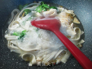 榨菜丝鸭蛋西兰花刀削面的做法步骤：5