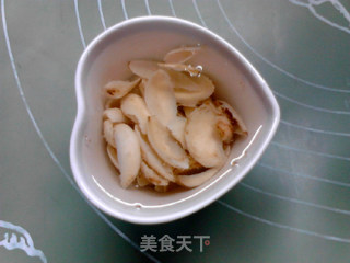 润肤美颜苹果雪梨百合银耳羹的做法步骤：2