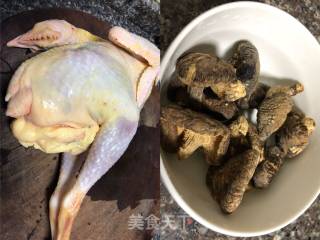 【兔子爱厨房】黄焖土鸡的做法步骤：1