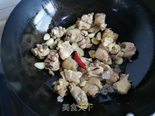 三杯鸡的做法步骤：6