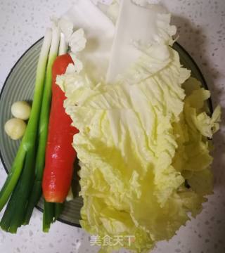 #下饭菜#～白菜炒木耳的做法步骤：1