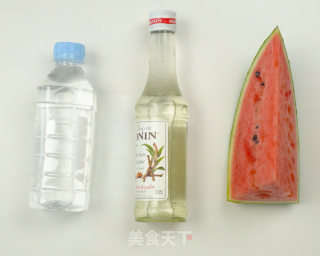 西瓜甜饮的做法步骤：1