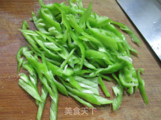 肉丝炒青椒的做法步骤：2