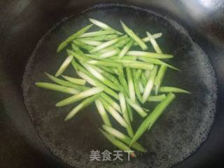 芦笋炒五香豆腐干的做法步骤：5