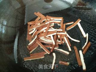 芦笋炒五香豆腐干的做法步骤：6