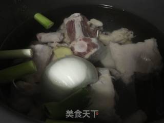 牛尾雪浓汤的做法步骤：4