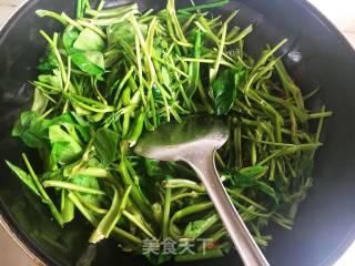 素炒空心菜的做法步骤：4