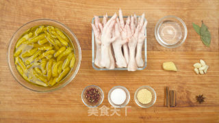 泡椒凤爪的家常做法的做法步骤：1