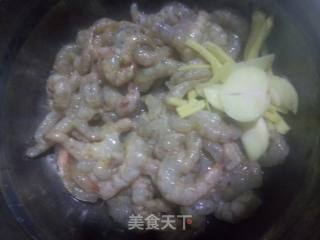 炒虾仁的做法步骤：1