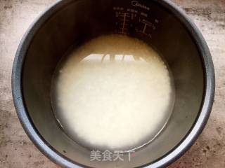 香菇鸡腿焖饭（电饭煲版）的做法步骤：5