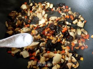 香菇鸡腿焖饭（电饭煲版）的做法步骤：13