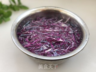 山茶油拌紫甘蓝的做法步骤：3